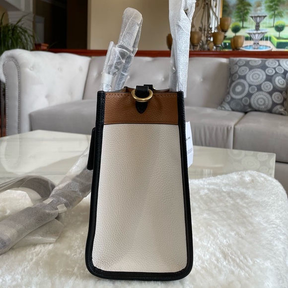 ‼️SOLD‼️ Coach Field Tote 22 in Colour Block - Picture 3 of 13